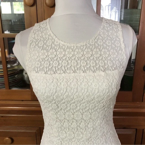 👗NWT Hollister White Sleeveless Lace Mini Dress - Picture 3 of 6